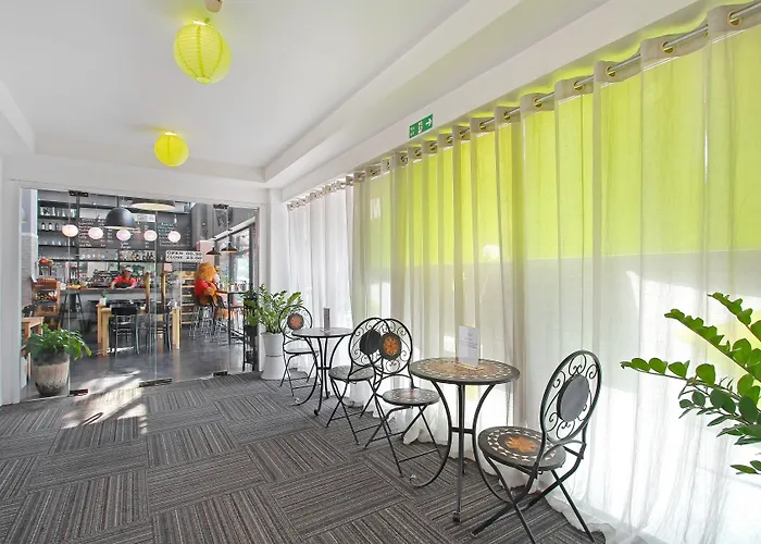 D Varee Xpress Makkasan Bangkok