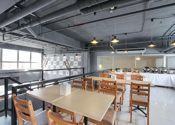 D Varee Xpress Makkasan